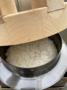カマドで炊飯