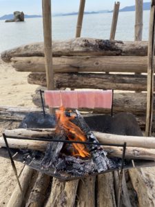 ベーコンを燻す