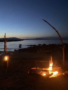 キャンプの夜明け