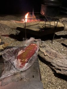 ステーキを焼く