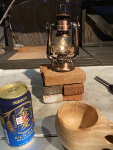 ランタンに火を灯す