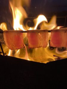 ベーコンを食べる