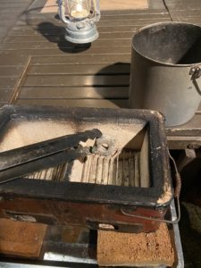 七輪で火起こし