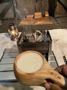 ククサでビールを飲む