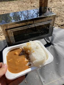 薪ストーブとカレー