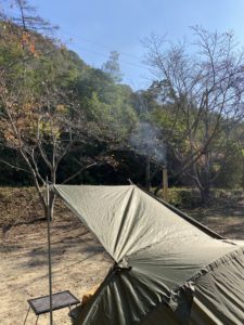 煙突から煙が出る