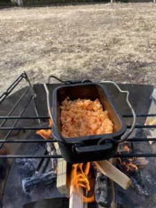 レトルトのちりんライスを炒める