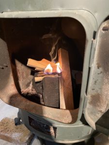 薪ストーブを着火