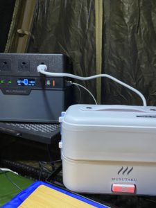 テント内での料理