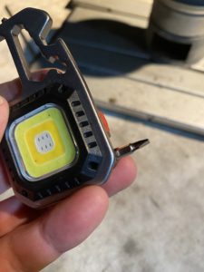 ドライバーもつけられるLEDランタン