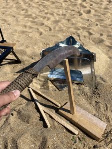 鉈で小割を作る