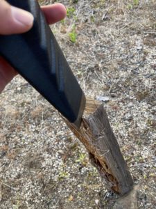 ねじりクサビで薪を割ってみる