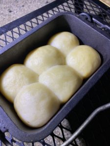 米粉パンをダッチオーブンで焼く