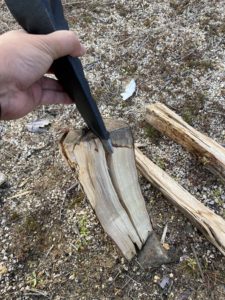 ねじりクサビで薪を割ってみる