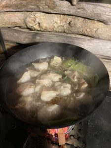 尾上製作所のミニかまどでもつ鍋を作る