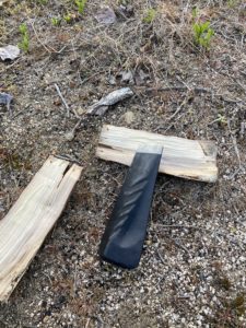 ねじりクサビで薪を割ってみる