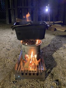 尾上製作所のミニかまどでダッチオーブンを使う