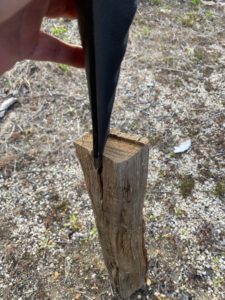 ねじりクサビで薪を割ってみる