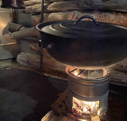 尾上製作所のミニかまどで中華鍋を使う