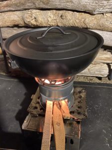 尾上製作所ミニかまどの薪の補給は横尾から入れられて簡単