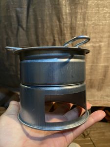 手のひらに乗る尾上製作所ミニかまど