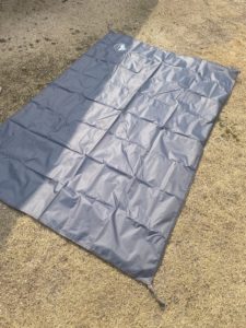 Rocacocoのグランドシートを広げたところ