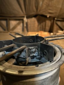 尾上製作所のミニかまどは使うと煤が付く