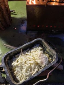 グラタンにチーズを投入