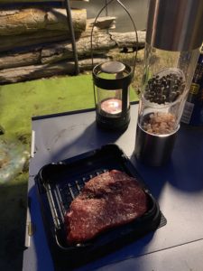 ステーキを焼く