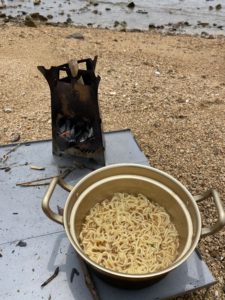 海でラーメン