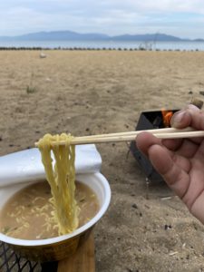 ラーメンを食べる
