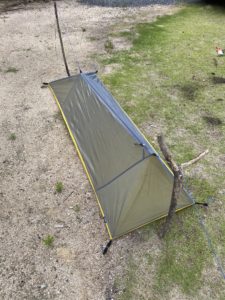 ピラミッドテントの設営