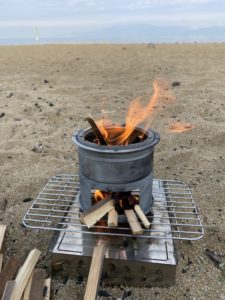 尾上製作所のミニかまどの焚き火