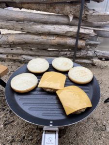 チーズハンバーグにする