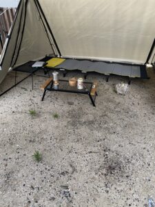 フィールドドアのパップテントで設営した雰囲気