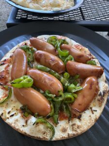 グリドルで焼きガストーチで炙ったピザ