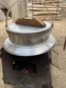 キャンプ羽釜とネイチャーストーブで米を炊く