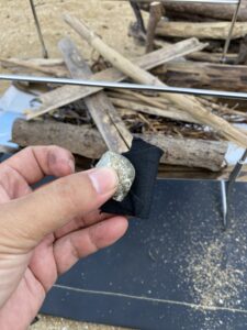 火打石で火をおこす