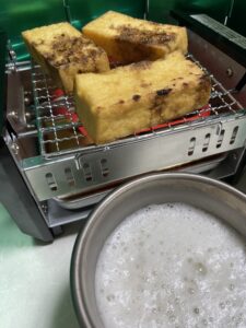 厚揚げを焼く