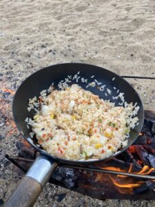 中華鍋も使える安定感のTokyoCampの焚き火台