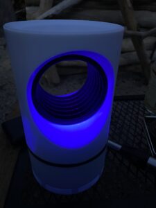 モバイルバッテリーで動く捕虫器