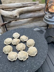 マルチグリドルでビーガンニラ饅頭を焼く