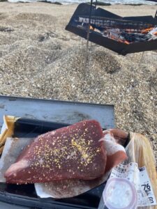 岩塩とニンニクのみで味付けをしたモモ肉