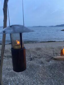 ランタンに火を灯す