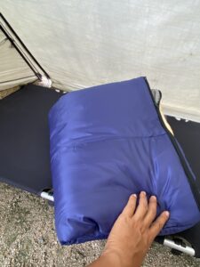 格安寝袋の収納の仕方