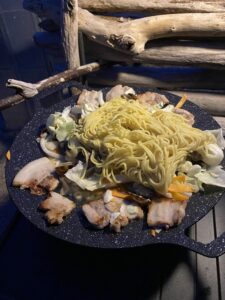 豚とアサリの焼きそばを作る