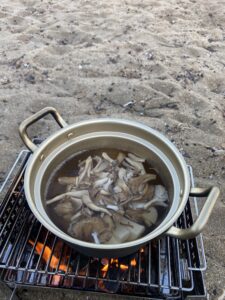 北陸アルミの段付き鍋で芋煮会をする