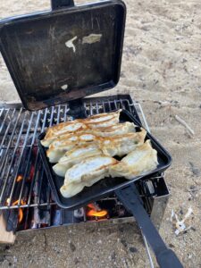 バウルーで焼き餃子を作る