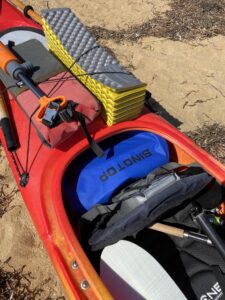 カヤックに収まる薪ストーブ