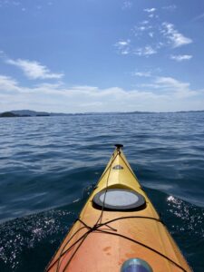 海を渡るシーカヤック